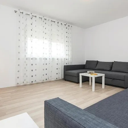 Two-Bedroom Holiday Home In Zadar *