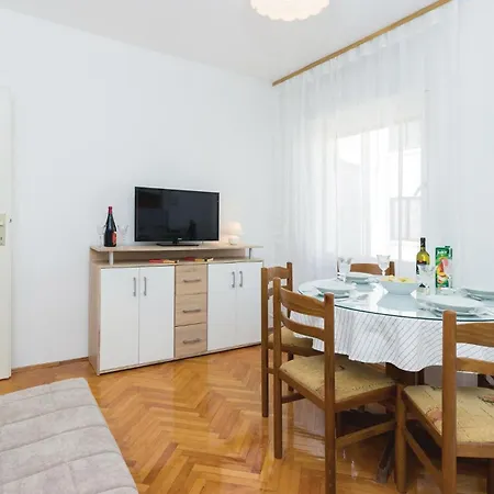 Two-Bedroom Holiday Home In Zadar