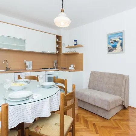 Two-Bedroom Holiday Home In Zadar