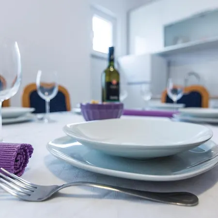 Two-Bedroom Holiday Home In Zadar *