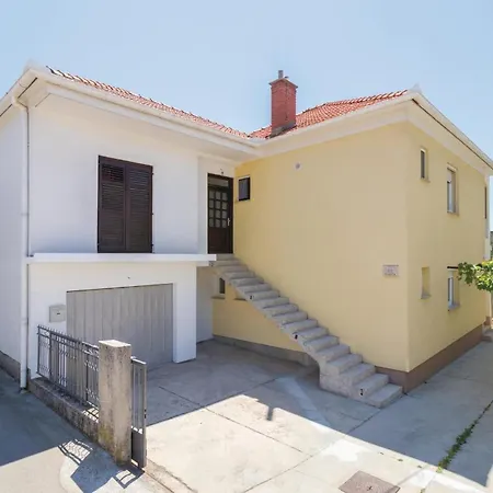 Two-Bedroom Holiday Home In Zadar *