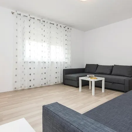 Two-bedroom In Σπίτι διακοπών *