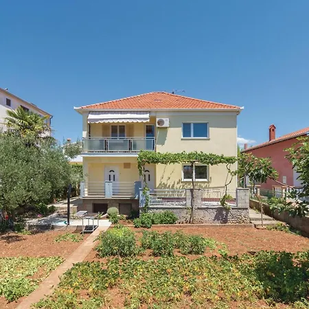 Two-bedroom In Dom wakacyjny Zadar